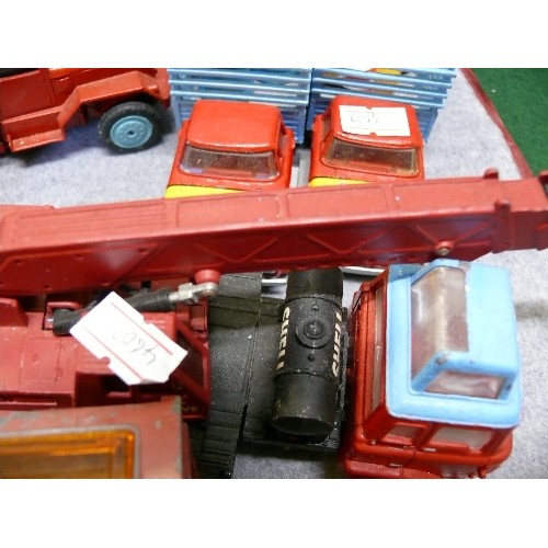 53 - GOOD COLLECTION OF VINTAGE CORGI & DINKY CHIPPERFIELDS CIRCUS DIECAST VEHICLES TO INCLUDE 2 CORGI MA... 