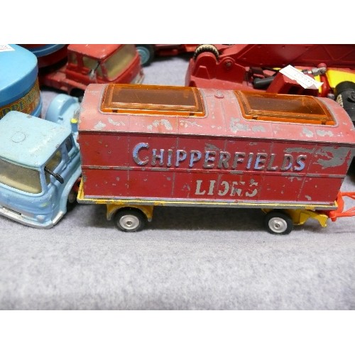 53 - GOOD COLLECTION OF VINTAGE CORGI & DINKY CHIPPERFIELDS CIRCUS DIECAST VEHICLES TO INCLUDE 2 CORGI MA... 