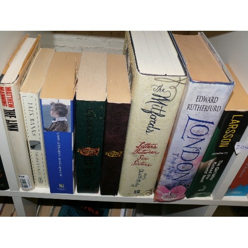 204B - 5 CUBES OF HARDBACK & SOFTBACK FICTION & SOME NON FICTION.  POETRY, HISTORICAL FICTION  INCLUDING  P... 