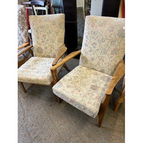 513B - PAIR OF MID CENTURY PARKER KNOLL ARMCHAIRS