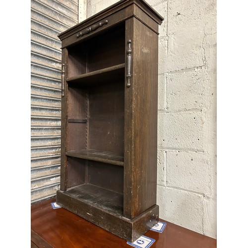 519 - VINTAGE OAK BOOK CASE WITH 2 ADJUSTABLE SHELVES