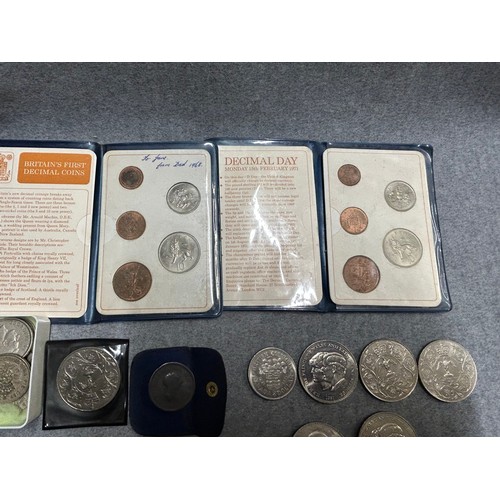 52A - COLLECTION OF COINS INC GEORGE VI 2 SHILLINGS AND SHILLINGS, CHARLES & DIANA CROWNS, CHURCHILL CROWN... 