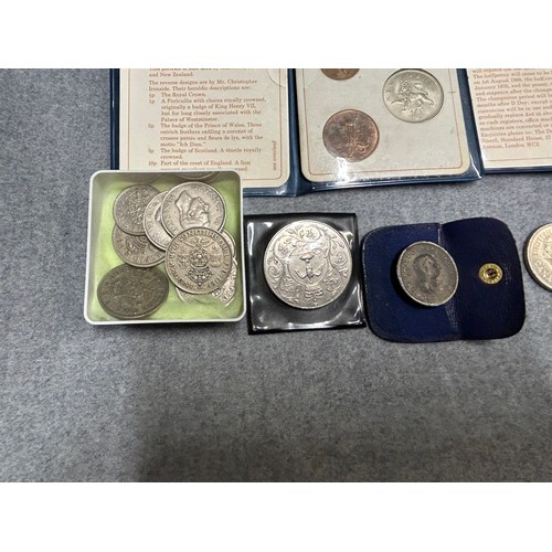 52A - COLLECTION OF COINS INC GEORGE VI 2 SHILLINGS AND SHILLINGS, CHARLES & DIANA CROWNS, CHURCHILL CROWN... 