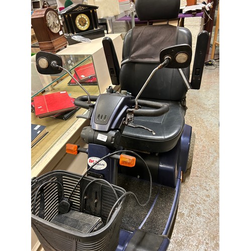 520 - MOBILITY SCOOTER  - CELEBRIRY XL8 - ROAD LEGAL WITH INDICATORS & BRAKES, BATTERY CHARGER - ALL CHARG... 