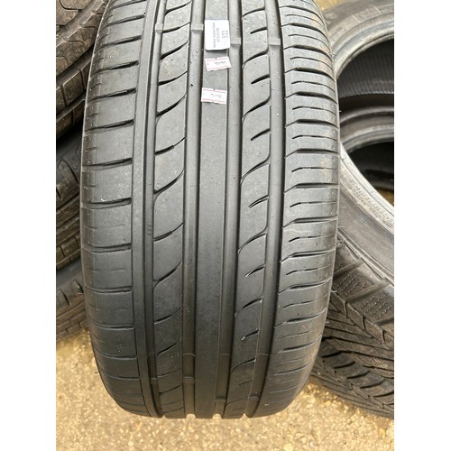 522 - 1 NEARLY NEW TYRE WITH 8MM OF TREAD - SIZE 225 40 ZR19