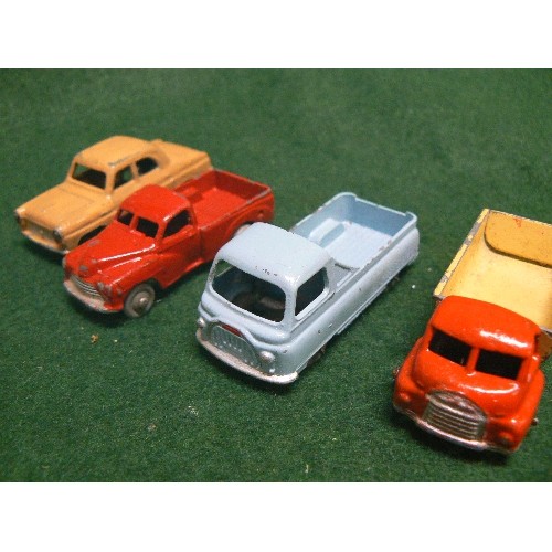 72 - A BOX OF 30 DINKY DUBLO MODEL VEHICLES