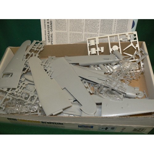 83 - A BOXED MODEL OF A ISU 122 TANK BY ITALERI NO. 7043 1:72 SCALE LOOKS COMPLETE