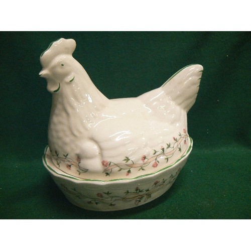 89 - AN UNUSUAL ETERNAL BEAU PATTERN CHICKEN CROCK