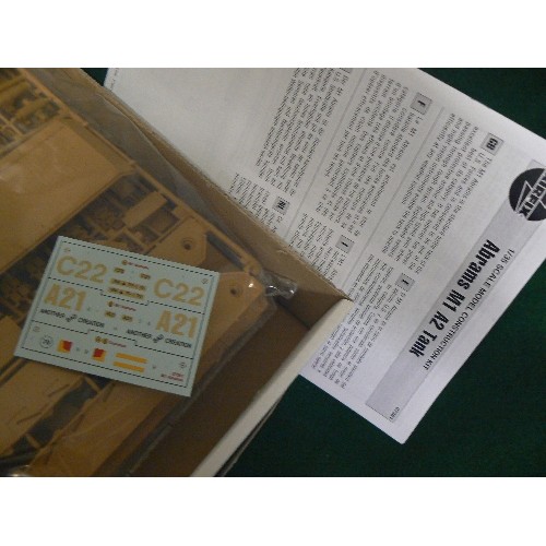 92 - AN AIRFIX MODEL KIT OF US ARMY M1 A2 ABRAMS TANK 1:35 SCALE IN ORIGINAL BOX, APPEARS NEW AND COMPLET... 