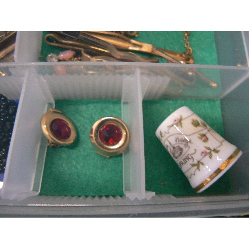 124 - A TRAY OF VARIOUS GOOD QUALITY COSTUME JEWELLERY