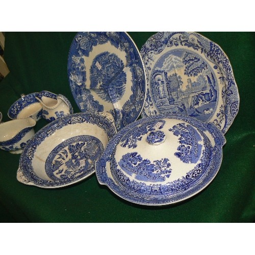 193 - A LARGE BOX OF BLUE AND WHITE CHINA TO INCLUDE SPODE