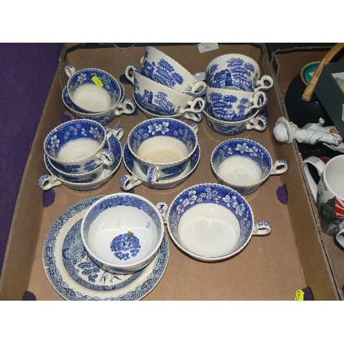 193 - A LARGE BOX OF BLUE AND WHITE CHINA TO INCLUDE SPODE