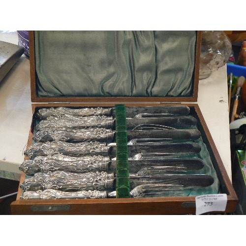 273 - A SET OF QUALITY SILVER PLATED FISH CUTLERY IN A FITTED WOODEN BOX