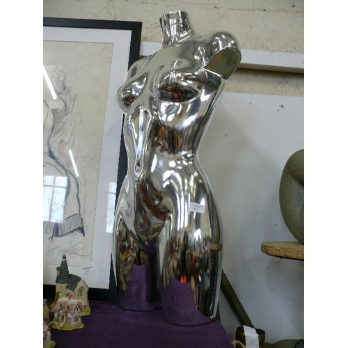 122 - A LARGE CHROME EFFECT FEMALE MANNEQUIN TORSO