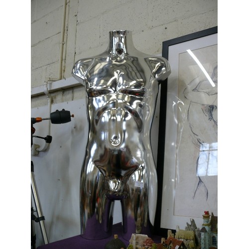 124 - A LARGE CHROME EFFECT MALE MANNEQUIN TORSO