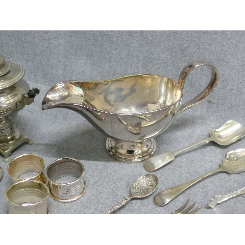 70 - A HALLMARKED SILVER TEASPOON PLUS  A LARGE SELECTION OF GOOD QUALITY SILVER PLATE ITEMS TO INCLUDE A... 