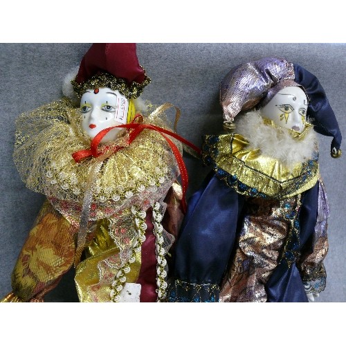 103 - A COLLECTION OF DECORATIVE PORCELAIN CLOWNS