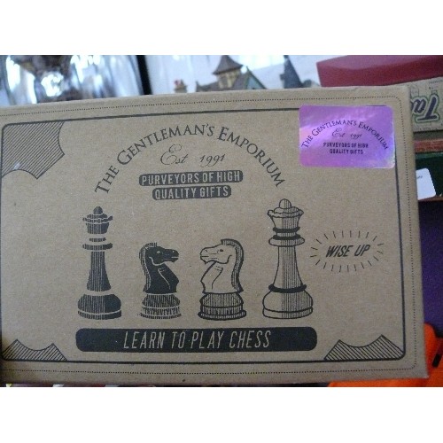 121 - A SELECTION OF VINTAGE GAMES AND PUZZLES INCLUDING LEARN TO PLAY CHESS, SCRABBLE, SOLITAIRE ETC.