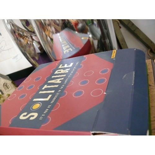 121 - A SELECTION OF VINTAGE GAMES AND PUZZLES INCLUDING LEARN TO PLAY CHESS, SCRABBLE, SOLITAIRE ETC.