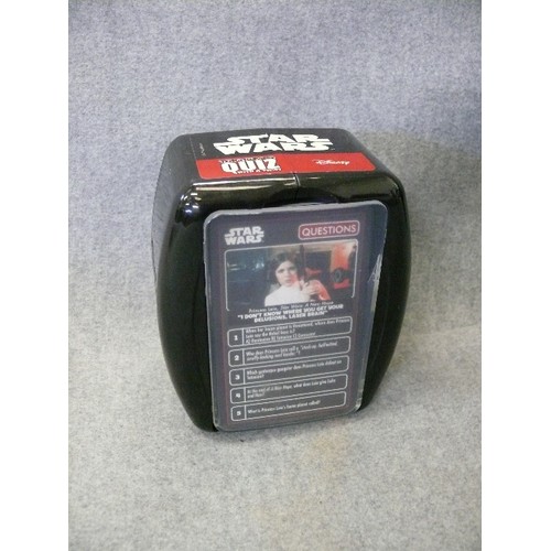 113 - A LARGE SELECTION OF VARIOUS STAR WARS BOOKS AND A SET OF COLLECTORS CARDS