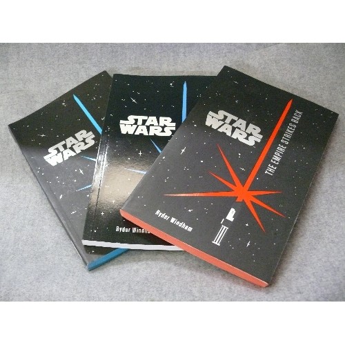 113 - A LARGE SELECTION OF VARIOUS STAR WARS BOOKS AND A SET OF COLLECTORS CARDS