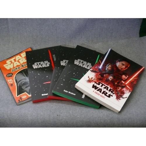 113 - A LARGE SELECTION OF VARIOUS STAR WARS BOOKS AND A SET OF COLLECTORS CARDS