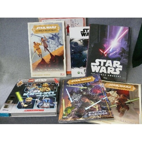 113 - A LARGE SELECTION OF VARIOUS STAR WARS BOOKS AND A SET OF COLLECTORS CARDS