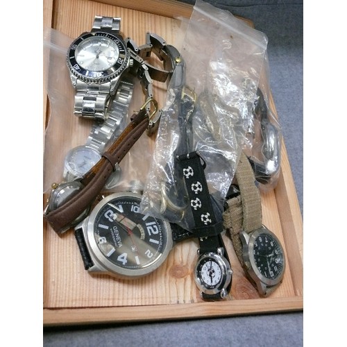 133 - A WOODEN  BOX WITH A NICE COLLECTION OF GOOD QUALITY WATCHES AND PENKNIVES