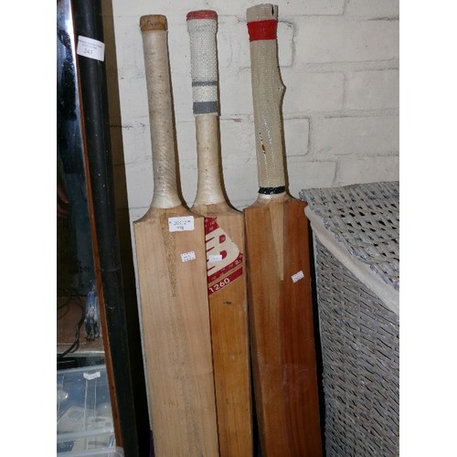 238 - THREE CRICKET BATS AND A SELECTION OF CRICKET BOOKS