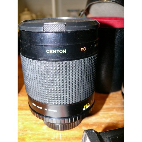 165 - A CENTON MC MIRROR LENS 500mm AND A PANAGOR AUTO TELE 135mm LENS IN CASE AND A VIVITAR ZOOM THRYSTOR... 