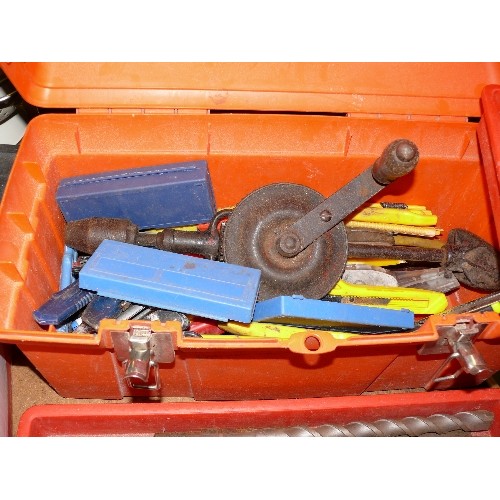 228 - A TOOLBOX OF VARIOUS SIZED FILES, QUANTITY OF STANLEY KNIVES AND A WHEEL BRACE