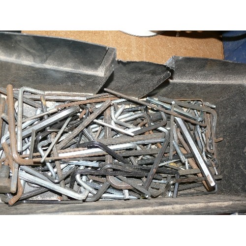 226 - A TOOL BOX OF VARIOUS SIZED ALLEN KEYS