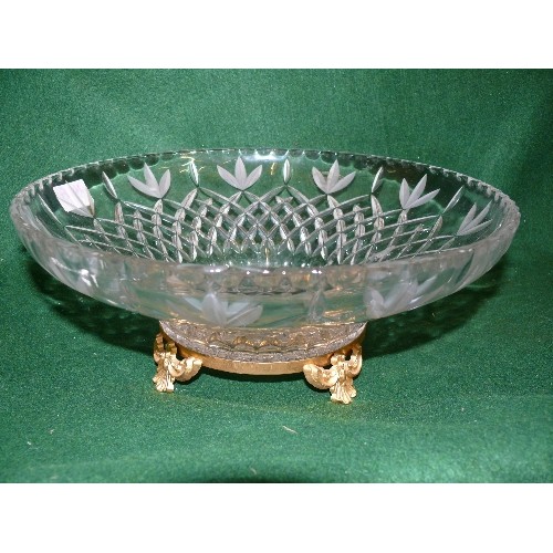 141A - A LOVELY HAND CUT IRISH CRYSTAL BOWL WITH 24ct GOLD LEAF STAND BY KILLARNEY CRYSTAL