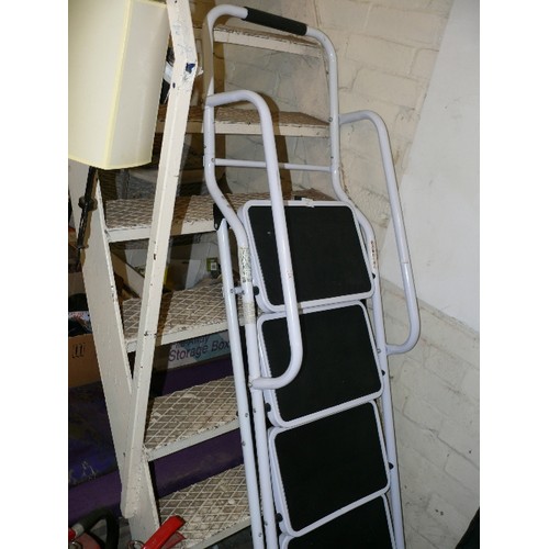 151 - A LARGE WHITE 4 STEP LADDER