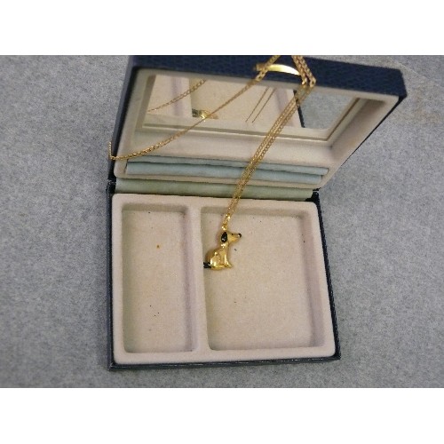 26 - A 9ct GOLD CHAIN AND DOG PENDANT WEIGHT 3.37gr WITH SMALL JEWELLERY BOX