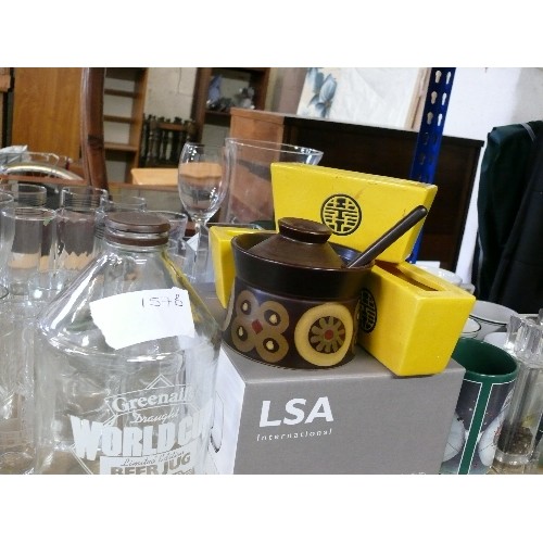 157B - A LARGE SELECTION OF KITCHENWARE AND HOUSEHOLD ITEMS TO INCLUDE PLANT POTS, MUGS, GLASSES, TABLEMATS... 