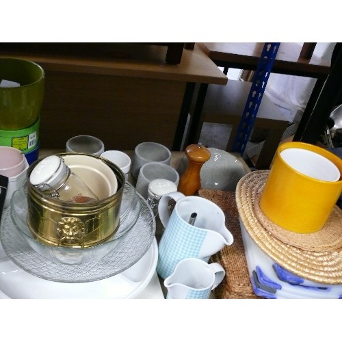 157B - A LARGE SELECTION OF KITCHENWARE AND HOUSEHOLD ITEMS TO INCLUDE PLANT POTS, MUGS, GLASSES, TABLEMATS... 