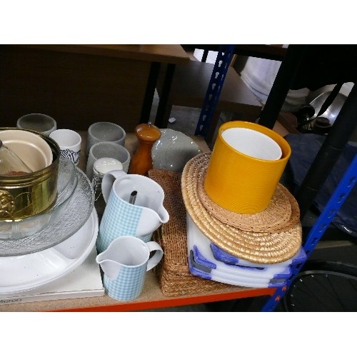 157B - A LARGE SELECTION OF KITCHENWARE AND HOUSEHOLD ITEMS TO INCLUDE PLANT POTS, MUGS, GLASSES, TABLEMATS... 