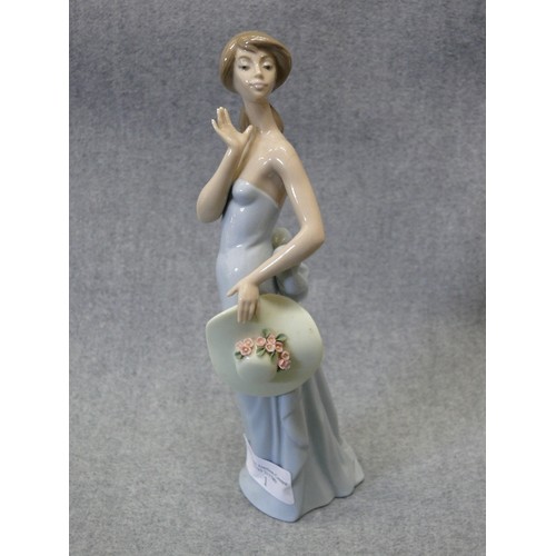 1 - Lladro No 5599 Coquette Figurine Retired Figurine