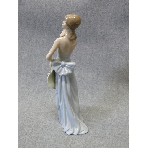 1 - Lladro No 5599 Coquette Figurine Retired Figurine