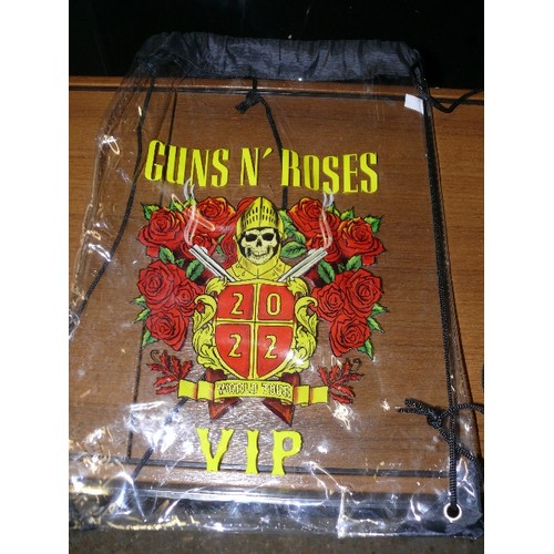 493 - GUNS AND ROSES  PLACEMATS, WORLD TOUR 2022 POSTER AND A WORLD TOUR VIP BAG AND SCARF  PLUS A STEAM P... 