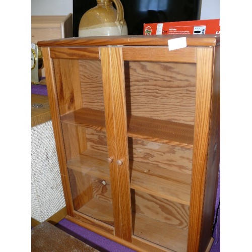 45B - A SMALL PINE SHELVED WALL CUPBOARD WITH GLAZED DOORS