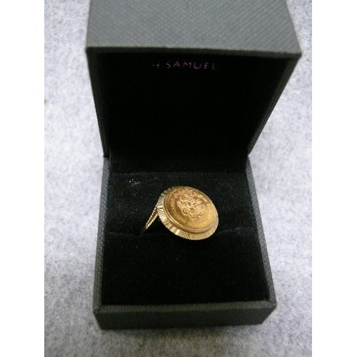 5 - A GOLD RING WITH 22ct GOLD 1945 PASOS COIN SET IN 9ct GOLD RING. COIN = 1.66 gr  RING = 2.72gr TOTAL... 