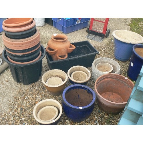 408 - MIXED SELECTION OF GARDEN POTS