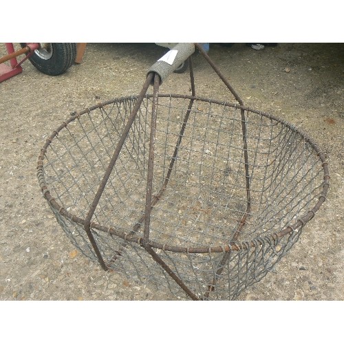 405 - VINTAGE BASKET