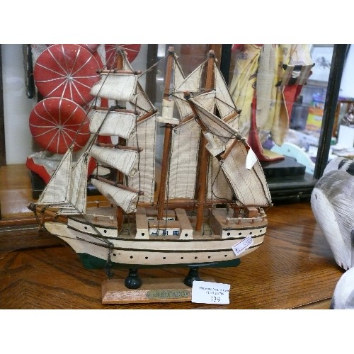 154 - A SMALL DECORATIVE MODEL OF A SHIP 'J.S. ELCANO'