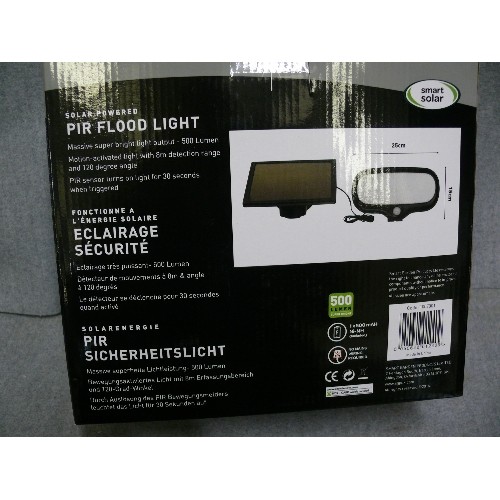 90 - MOTION ACTIVATED LIGHT WITH 8m DETECTION RANGE AND 120 DEGREE ANGLE, SOLAR POWERED, NEW AND BOXED AN... 