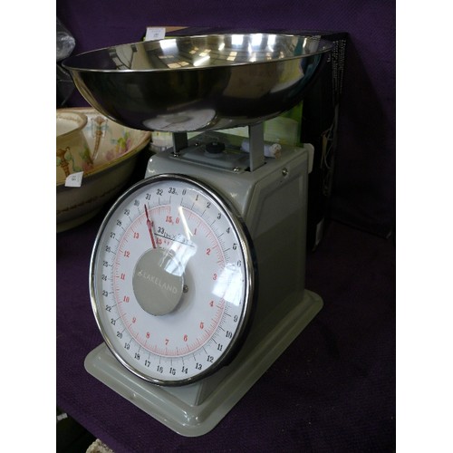 126 - A SET OF NEW KITCHEN SCALES BY LAKELAND