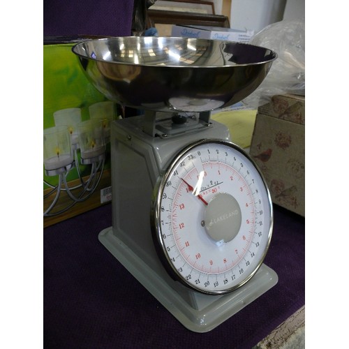 126 - A SET OF NEW KITCHEN SCALES BY LAKELAND