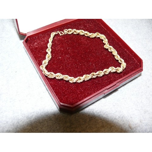 35 - A 9ct GOLD TWISTED CHAIN BRACELET WEIGHT 4.02gr